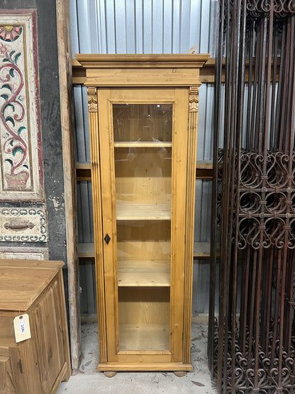 Single glass armoire