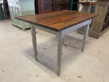 Load image into Gallery viewer, Pine Table