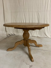 Load image into Gallery viewer, Round European Pine Table