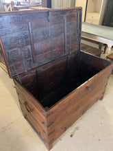 Load image into Gallery viewer, Teak Wood Trunk