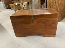 Load image into Gallery viewer, Teak Trunk