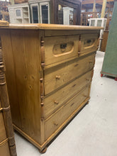 Load image into Gallery viewer, Pine chest of Drawers