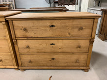 Load image into Gallery viewer, Pine Chest of Drawer
