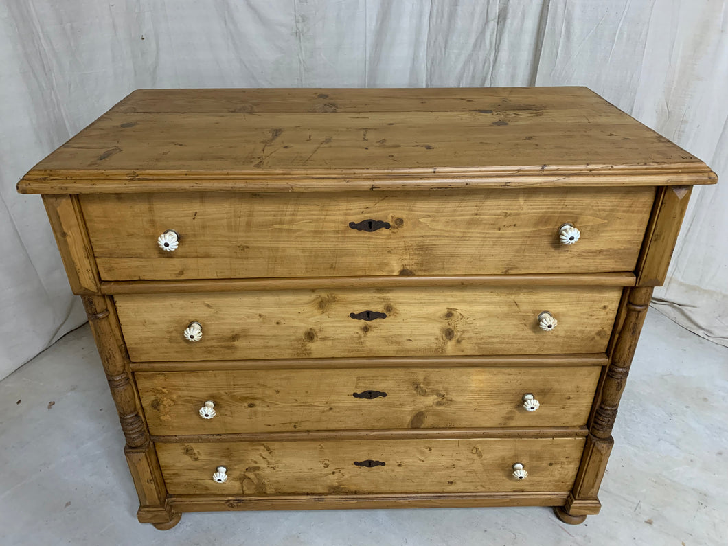 Pine Chest of Drawers