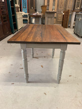 Load image into Gallery viewer, Pine Table