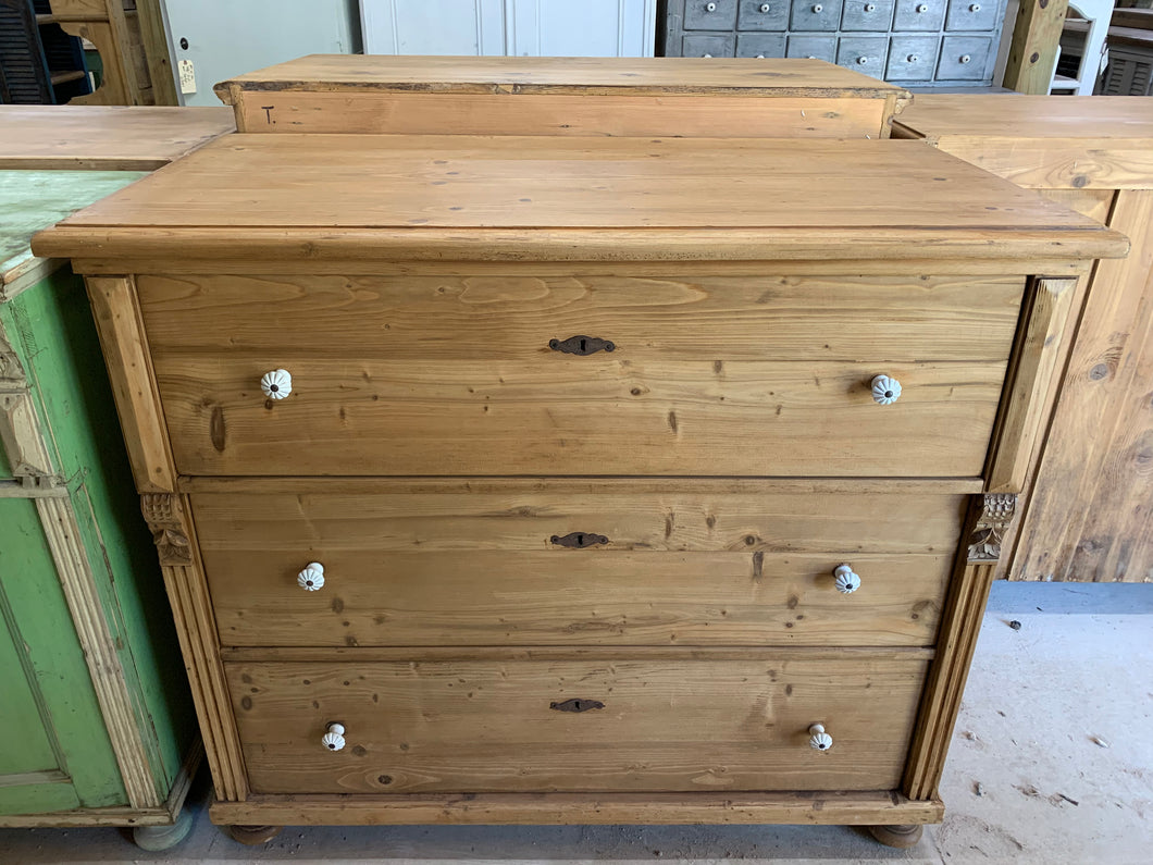 Pine Chest of Drawers