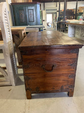 Load image into Gallery viewer, Teak Wood Trunk
