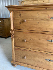 Pine Chest of Drawers