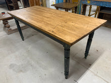 Load image into Gallery viewer, Pine Farm Table