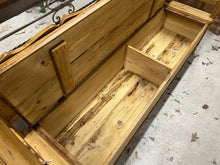 Load image into Gallery viewer, Pine Storage Bench