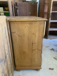 Pine Chest of Drawers