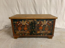 Load image into Gallery viewer, European Hand-Painted Trunk